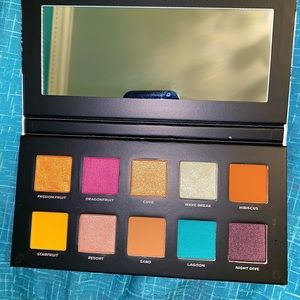 DECK OF SCARLET EYESHADOW PALETTE SPECIAL EDITION